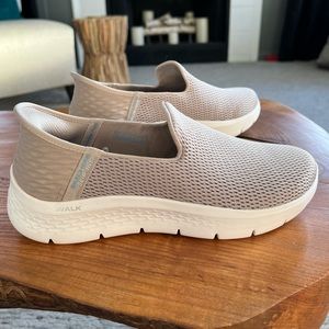 NWOT Women’s Skechers Go Walk SLIP-INS, Size 8.5